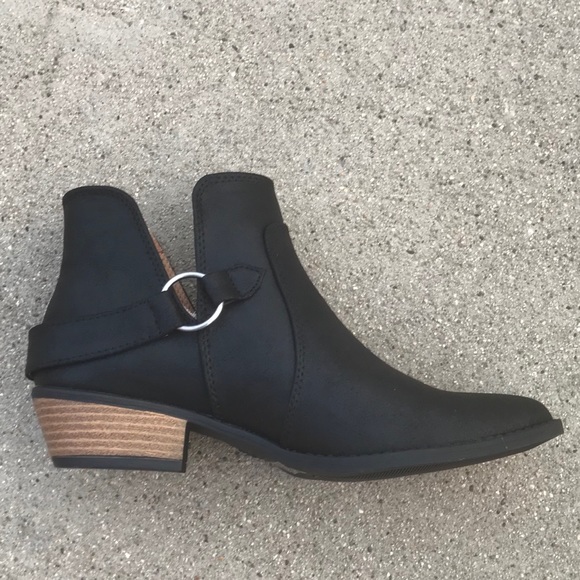 Limited Qupid black Ankle BOOTIE with silvr buckle - Picture 4 of 6